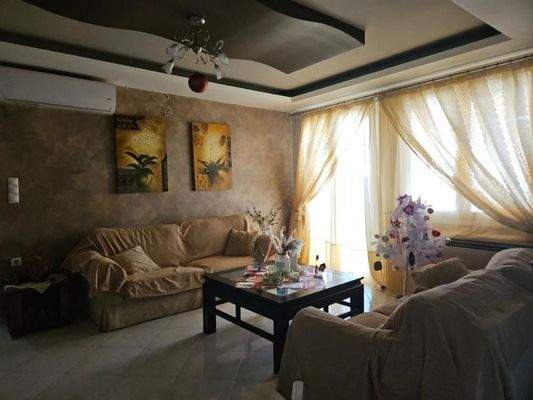 Kreta, Neapoli: Geräumige Wohnung zu verkaufen