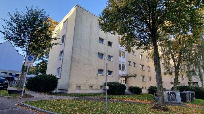 Wohngebäude im Herbst