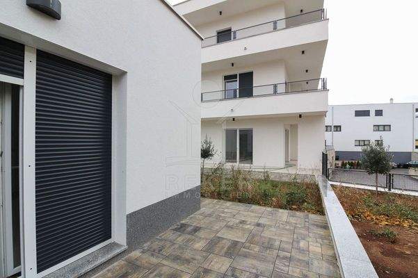 Direkt an der Terrasse liegt ein kleiner Garten