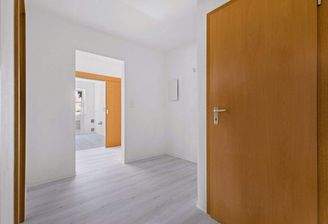 Whg Flur mit Blick in Küche