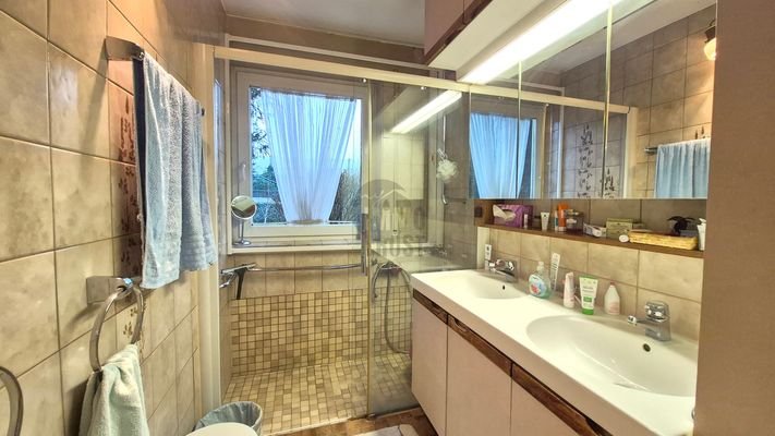 Badezimmer EG