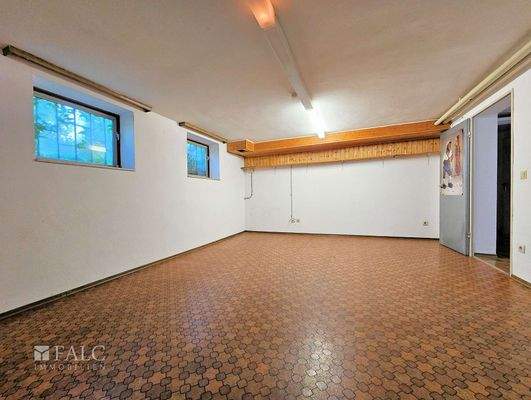 Sehr schöner großer heller Hobbyraum