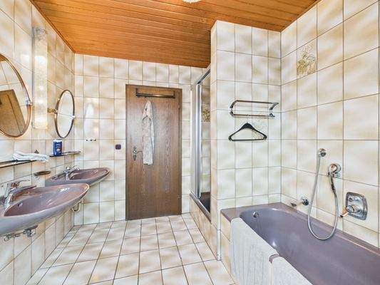 14 Badezimmer.jpg