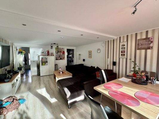 Großes Wohnzimmer...