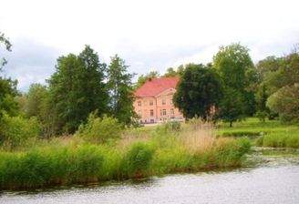 Gutshaus von Süden mit Peene