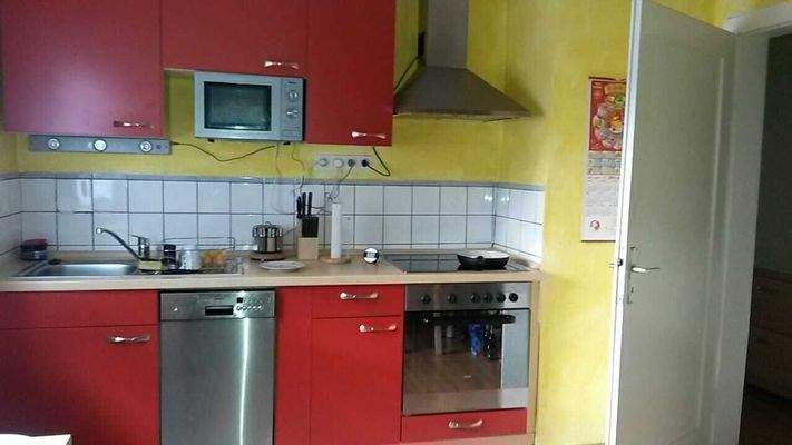 Küche in Rot und Gelb