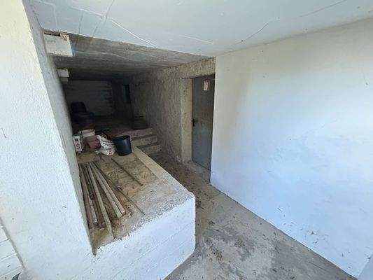 Kellerraum unter Terrasse