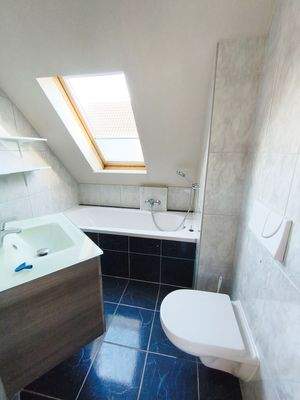 Haus rechts OG Badezimmer