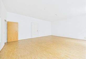 CAM04191G0-PR0046-STILL005