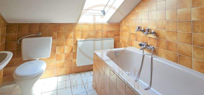 47-Dachwohnung-Bad-mit-WC