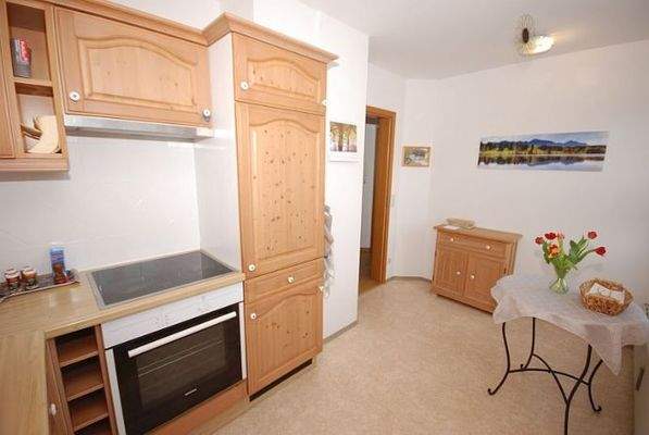 Küchenraum mit Esstisch