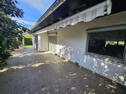 Große Südterrasse mit Markise