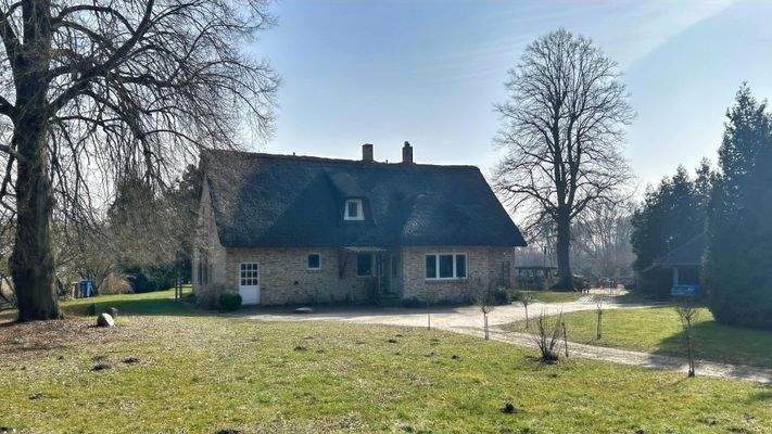 Grundstück vorm Haus