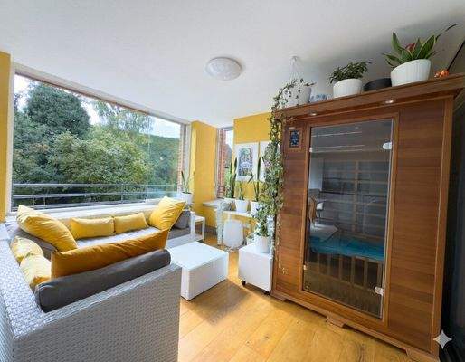 Loggia mit Infrarot-Kabine