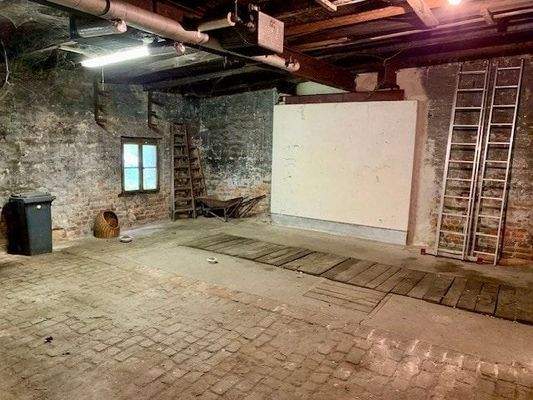 1. Garage mit Werkstatt