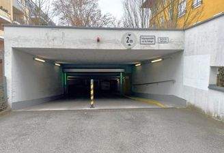 Tiefgarage Einfahrt