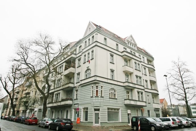 Großzügig geschnittene 2-Zimmer Altbau-Wohnung mit Sonnenbalkon - Kapitalanlage/spätere Selbstnutzung