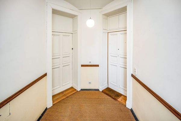 Hausflur Seitenflügel