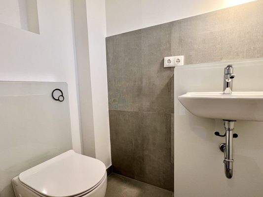 MODERNE GÄSTE-TOILETTE