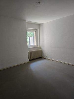 Zi 4 Fenster zum Hof 2