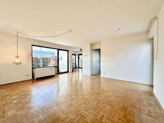 5049 Wohn- und Esszimmer