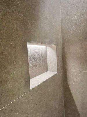 beleuchtetes Duschfach