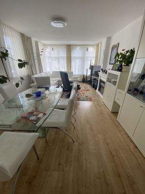 Helles Wohn-Esszimmer