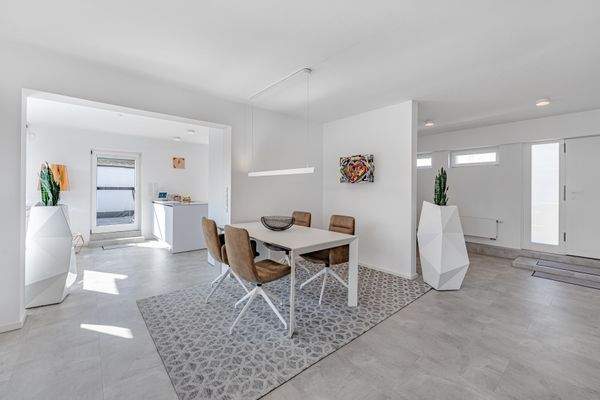 Offen und modern gestalteter Essbereich