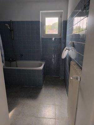 Badezimmer mit Badewanne