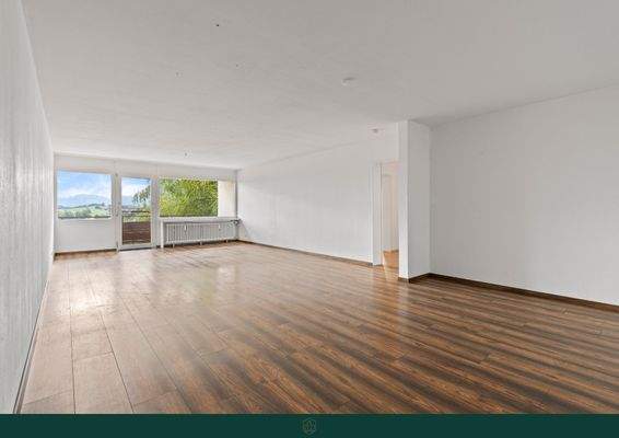 Wohn- und Esszimmer mit Loggiazugang