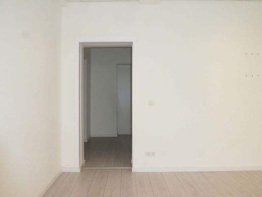 Zugang zu zwei weiteren Räumen und WC