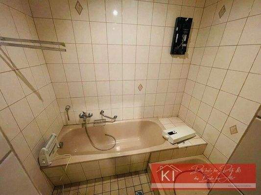 EG Badezimmer (Wanne/ Dusche)