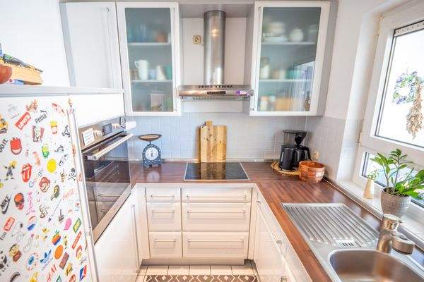 Küche mit Einbauküche