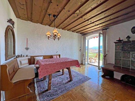 Gemütlicher Essplatz mit Zugang zur Terrasse