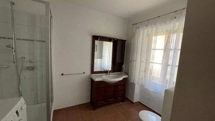 Badezimmer mit Dusche