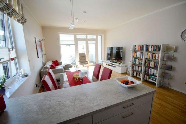 Wohn-/Esszimmer mit Loggiazugang