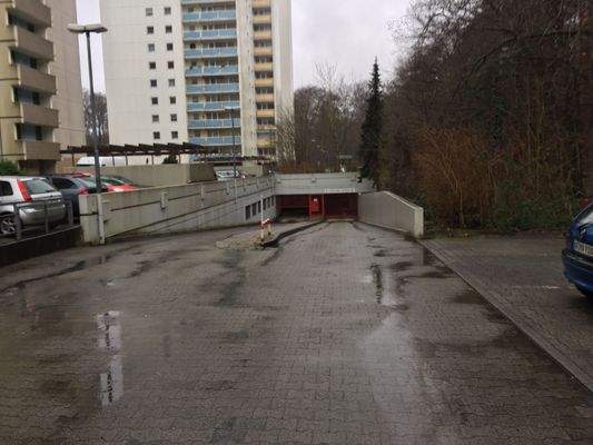 Abfahrt zur Tiefgarage 