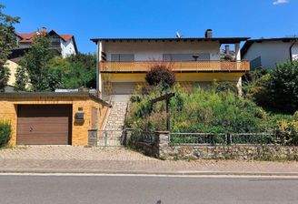 Straßenansicht 17 Stufen zum EG