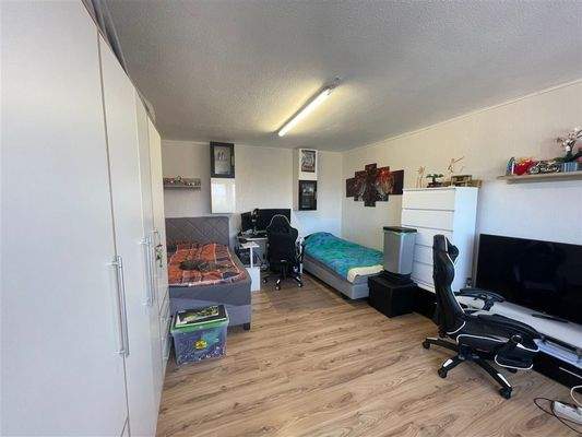 oben: Zimmer 1 (Weitwinkelaufnahme)