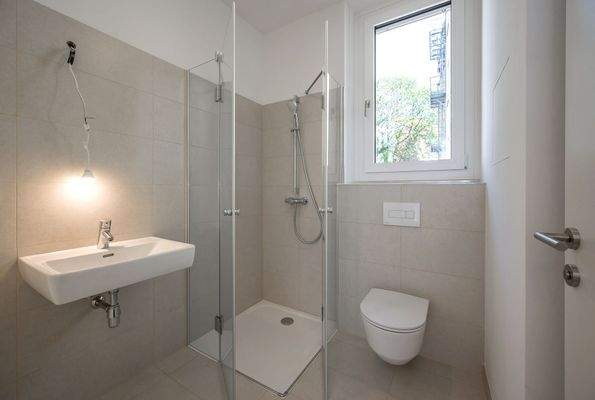 Tageslichtbad mit Dusche