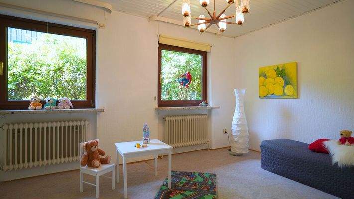 ...daneben das geräumige Kinderzimmer