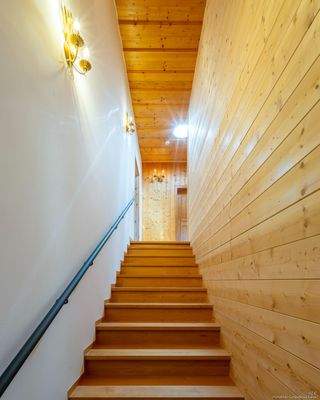 Der Treppenaufgang zum Dachgeschoss