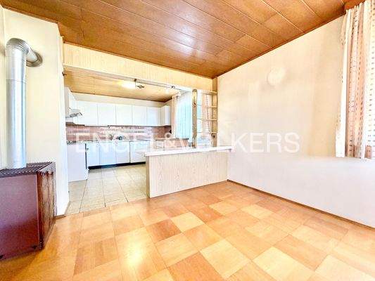 OG: Küche mit offenem Essbereich