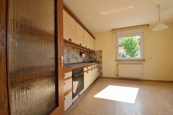 ... in die große Wohnküche...