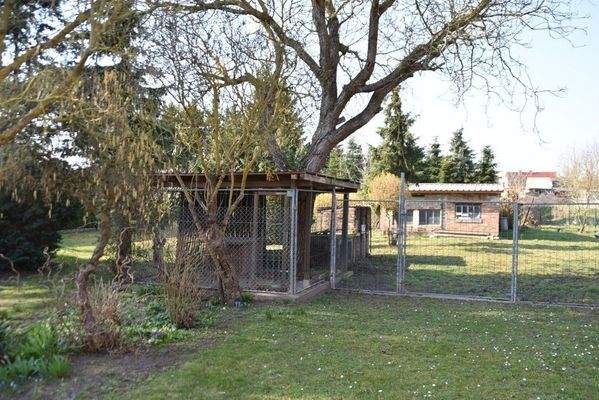 Hundezwinger + Hühnerstall