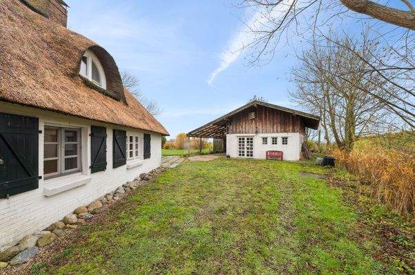 Reetdachhaus und Nebengebäude
