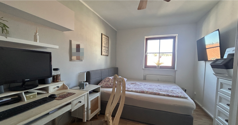 Kind gegenüber wohnen