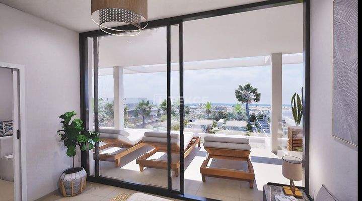 Apartments with Private Gardens or Solariums in Mar de Cristal