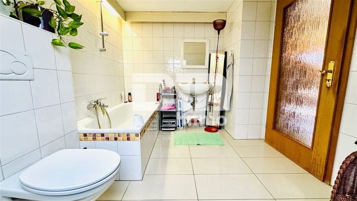 DG Badezimmer / Badewanne