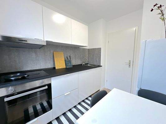 Moderne weiße Küche